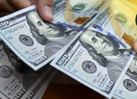 Dólar cae a su precio más bajo desde fines del 2020