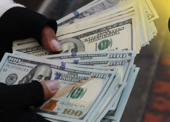 Dólar se deprecia 5.07% frente al sol