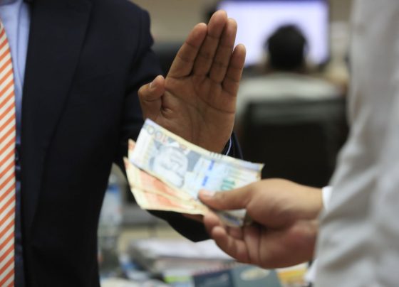 ¿Cómo podemos combatir el flagelo de la corrupción?