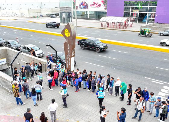 uántas personas se movilizaron en el primer tren subterráneo del país