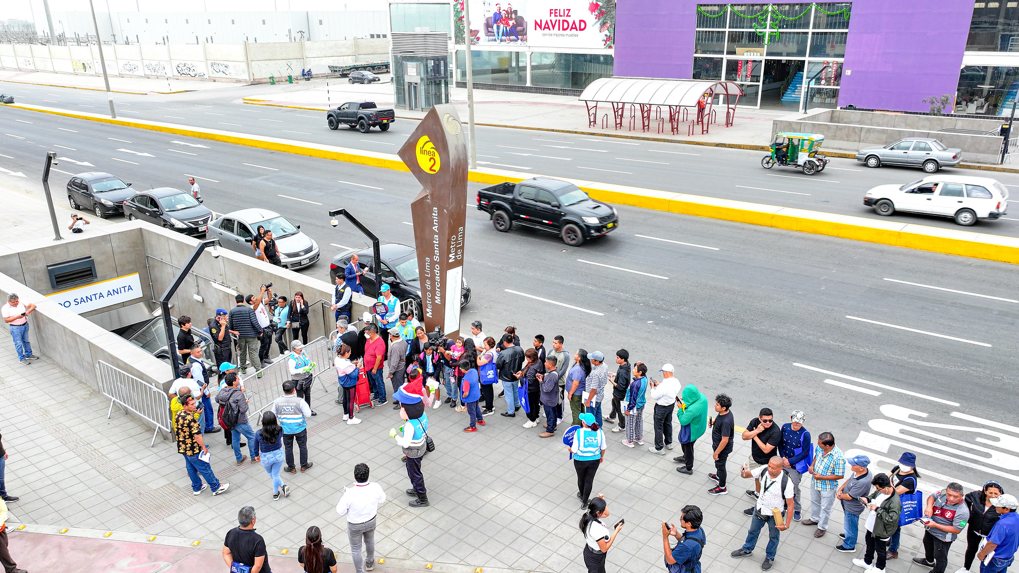 uántas personas se movilizaron en el primer tren subterráneo del país