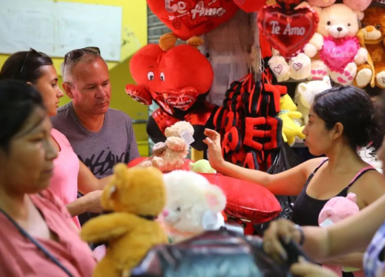 Los comerciantes de Mesa Redonda / Foto: archivo El Comercio