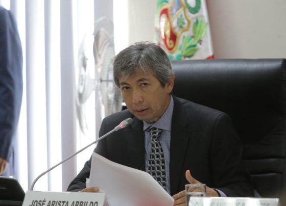 El ministro de Economía y Finanzas, José Arista