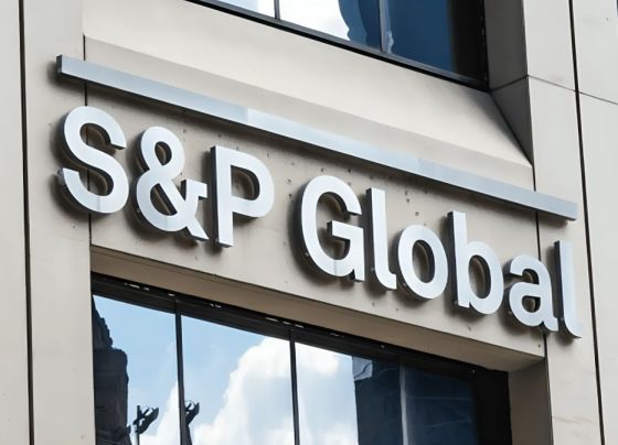 La agencia crediticia además redujo la evaluación de riesgo de transferencia y convertibilidad