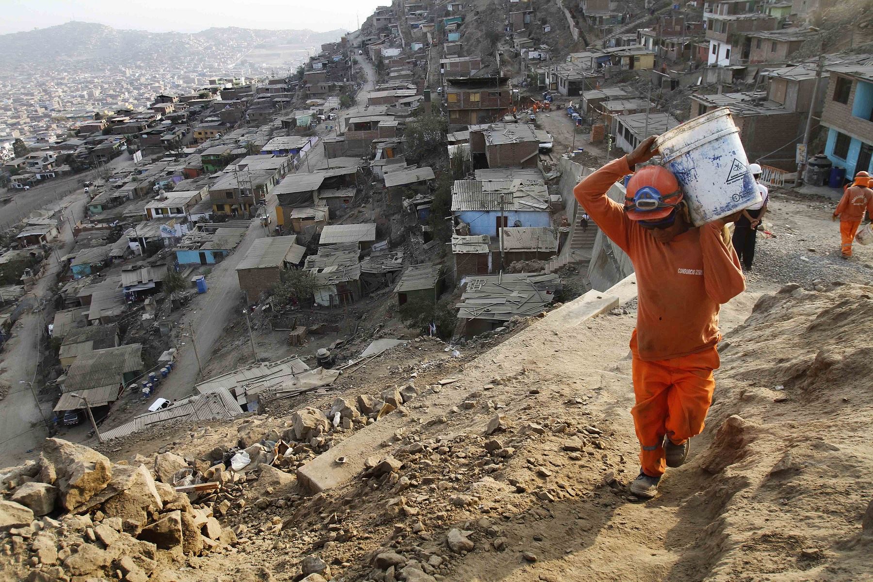 Gobierno espera que crecimiento económico del 2024 permita reducir la pobreza