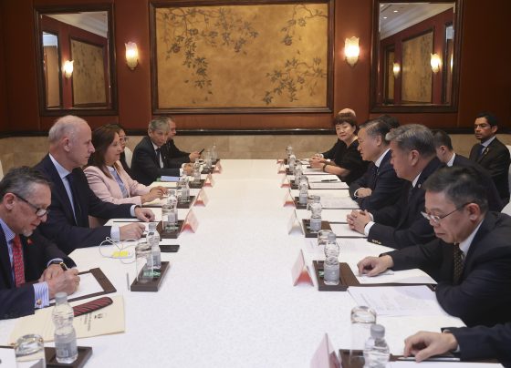 Perú y China suscriben acuerdos para fortalecer comercio