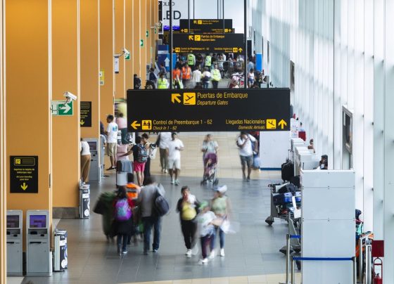 Sepa qué documentos debe presentar si viaja con un menor de edad al extranjero