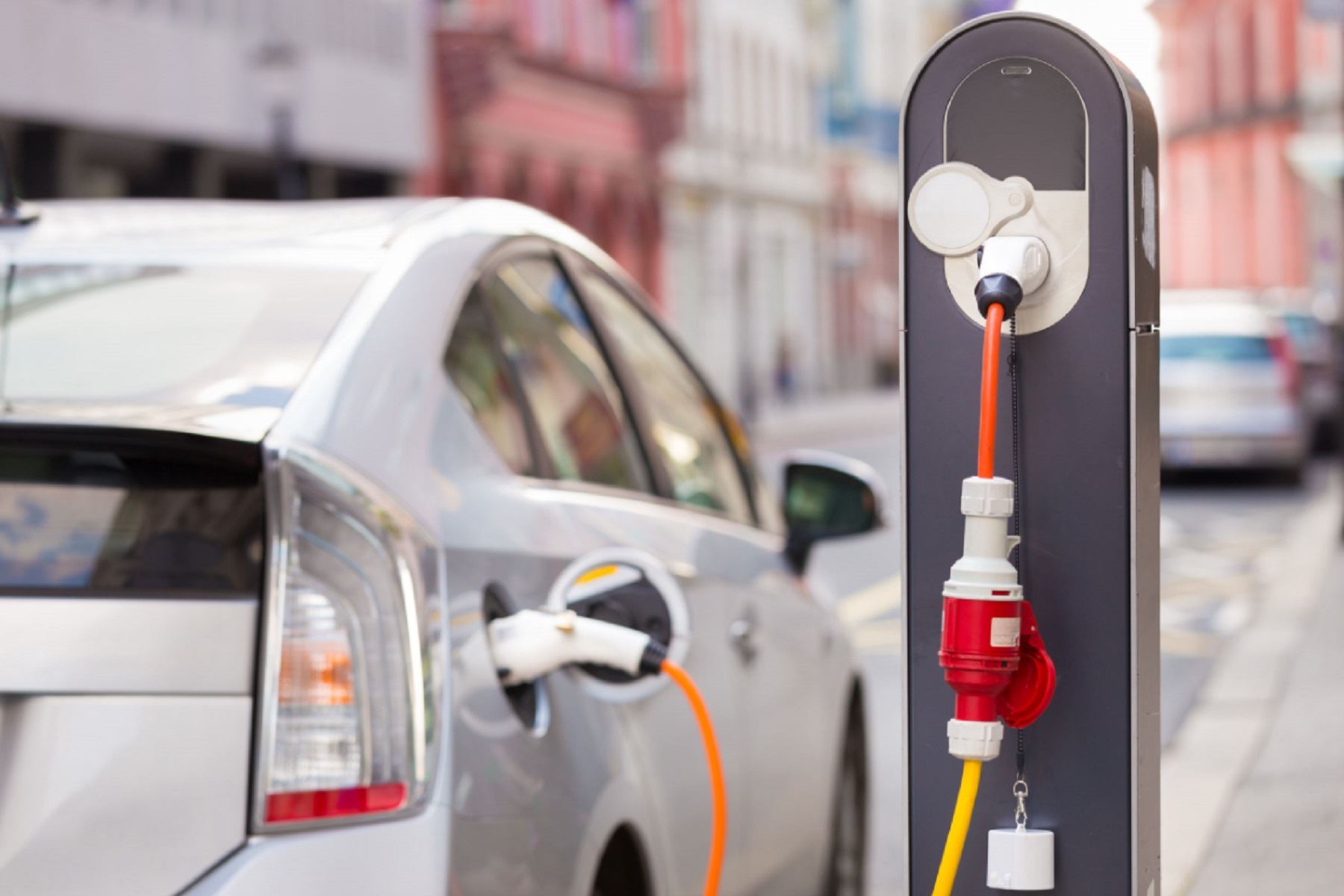 Venta de vehículos electrificados crece más del 50 % en lo que va del 2024