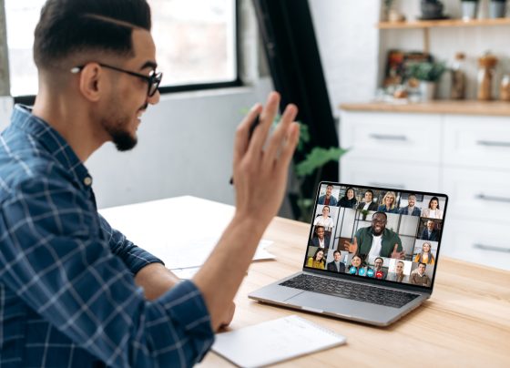 Estudio señala que un salario competitivo y horarios flexibles son factores decisivos para retener talento