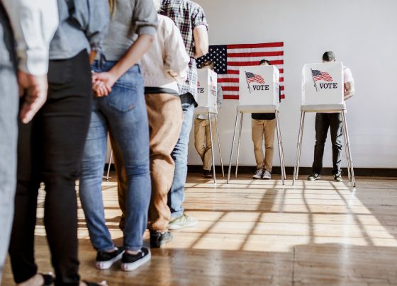 Kamala Harris y Donald Trump disputan los votos claves de los indecisos