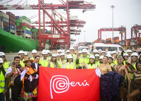 Mincetur entregó a DP World Callao la licencia de uso de la Marca Perú