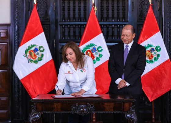 Gobierno anuncia aumento de la remuneración mínima vital a 1130 soles