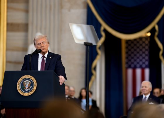 Entran en vigor aranceles del 25% para bienes de Canadá y México y 10% para China