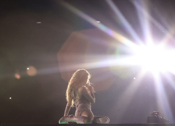 Shakira reprograma concierto en Lima