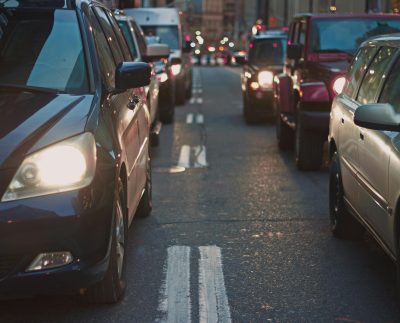 Trump dice que los aranceles previstos para los automóviles importados rondarán el 25%