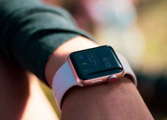 Aumenta demanda de smartwatch frente a relojes tradicionales