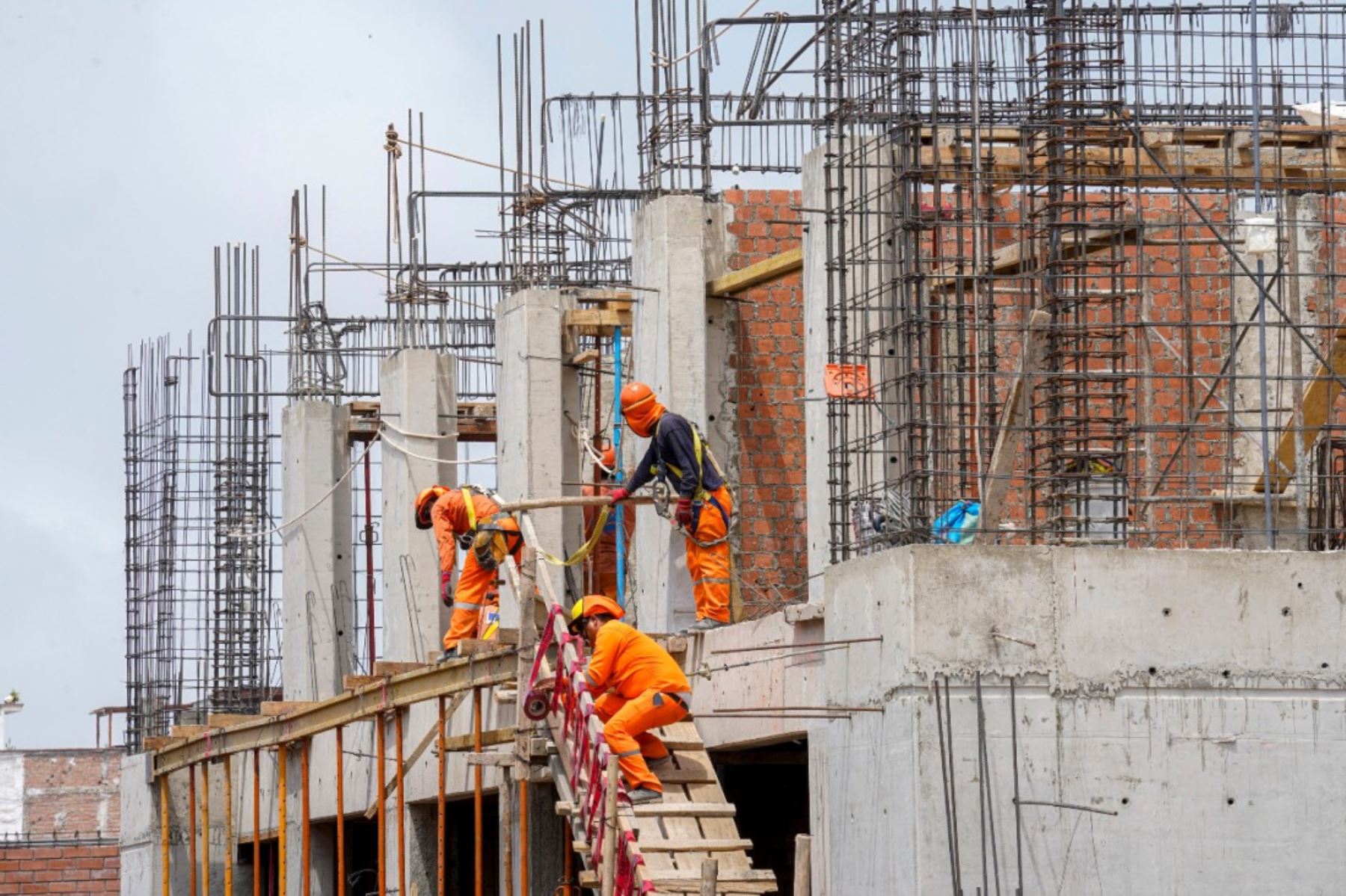¿Qué sectores lideraron el crecimiento económico en el arranque del 2025?
