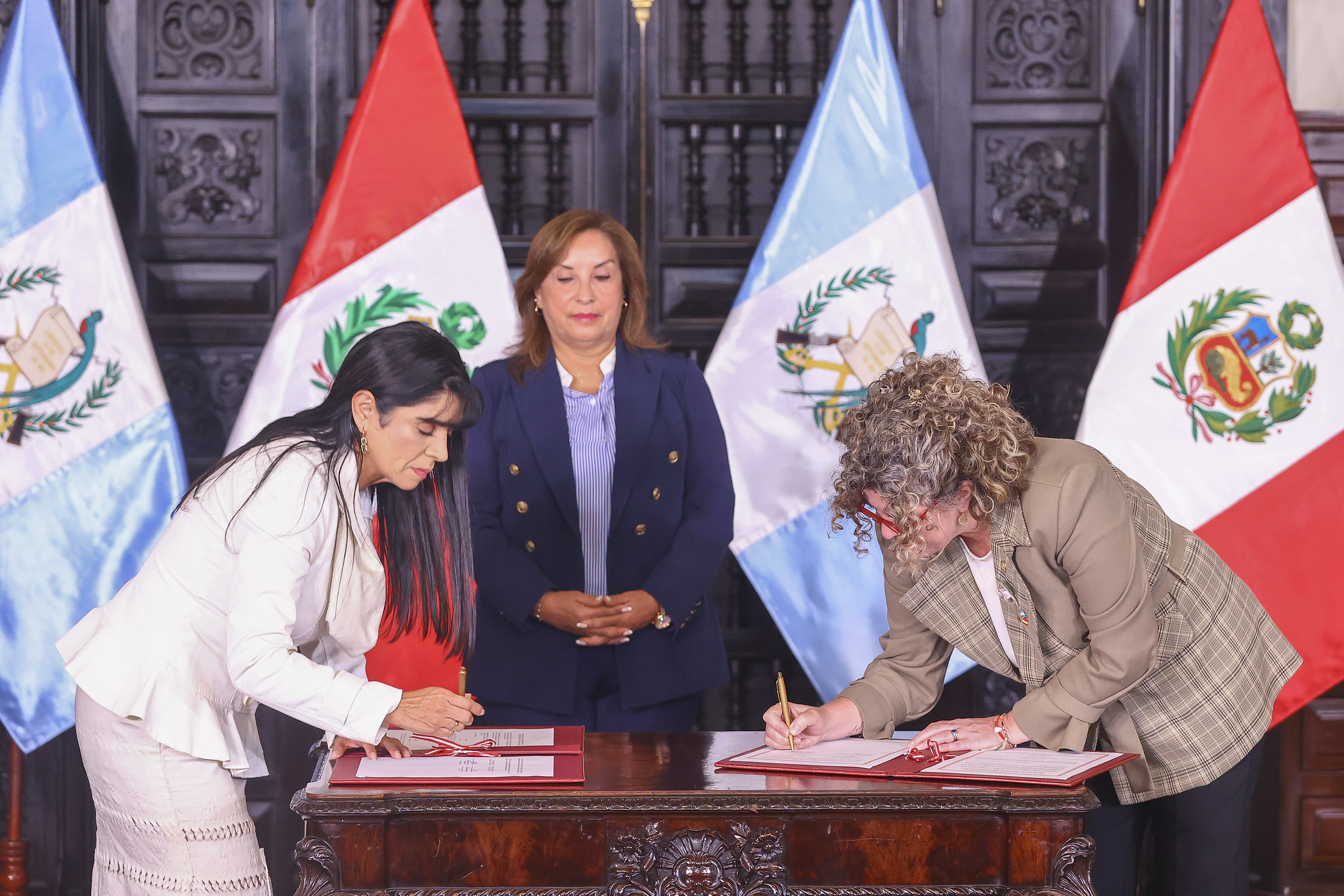 Perú y Guatemala firman protocolo para poner en vigencia el Tratado de Libre Comercio entre ambos países