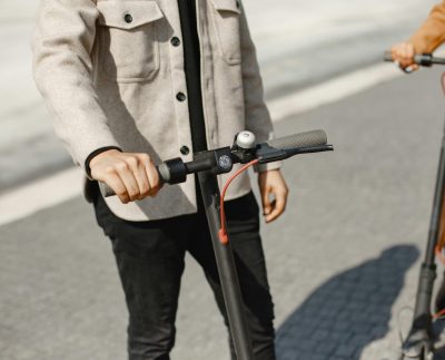 Detienen comercialización de scooters eléctricos de conocida marca por riesgo de cortocircuito