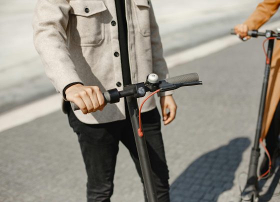 Detienen comercialización de scooters eléctricos de conocida marca por riesgo de cortocircuito