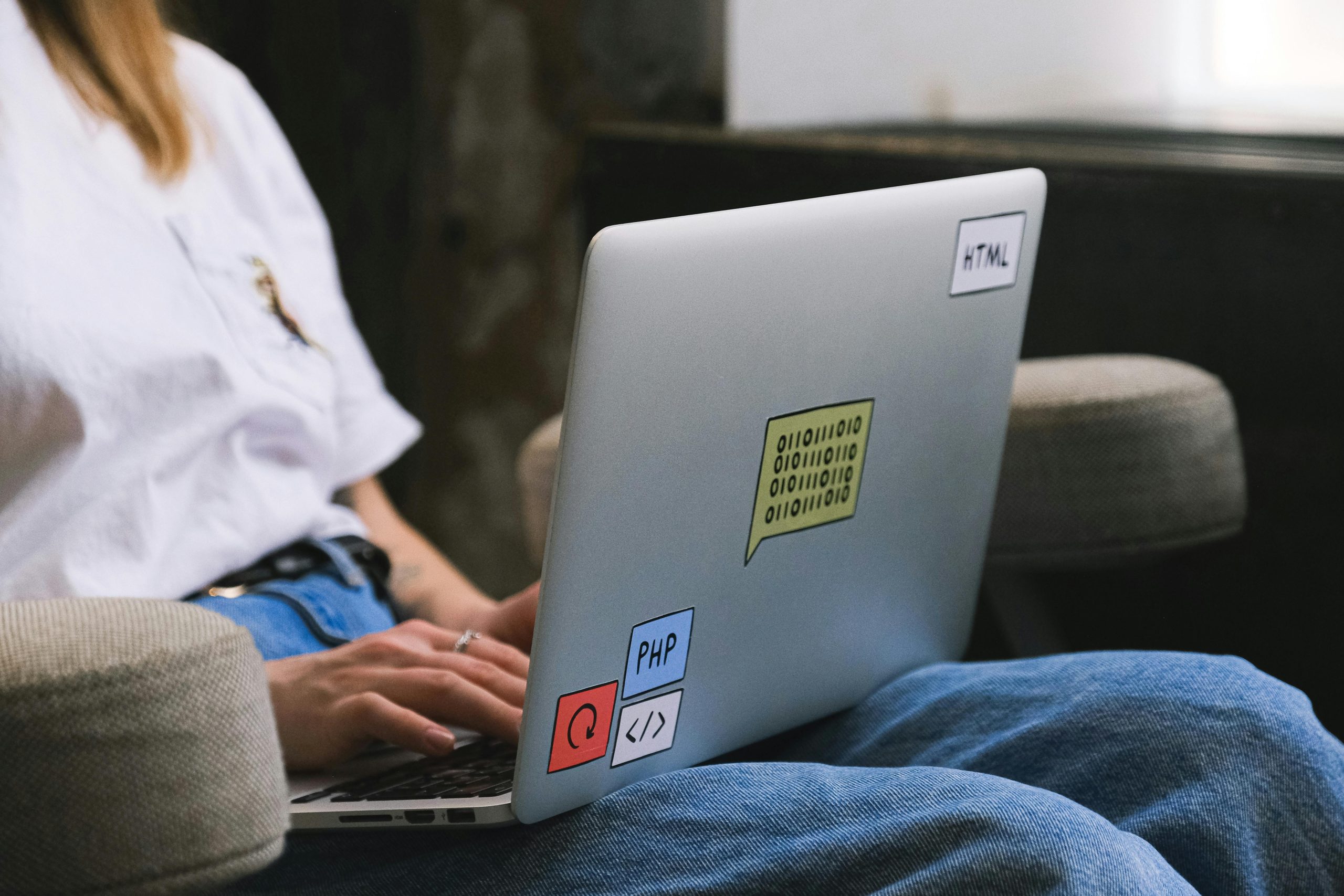 ¿Tienes más de 40? Así puedes usar la IA para mejorar tu perfil laboral
