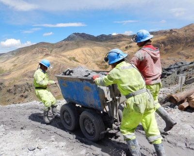 Gobierno asegura que Perú tiene una política multisectorial para la pequeña minería y minería artesanal