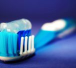 Indecopi alerta sobre posibles efectos adversos por uso de ciertas pastas dentales