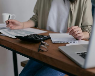 ¿Cuál es la diferencia entre deuda y morosidad y cómo impacta en tus finanzas personales?