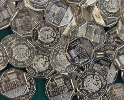 Julio Velarde, presidente del BCR, dice que cambio del escudo en las monedas y billetes "no tiene sentido"