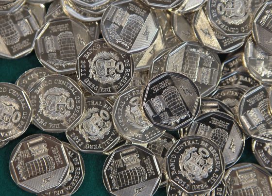 Julio Velarde, presidente del BCR, dice que cambio del escudo en las monedas y billetes "no tiene sentido"