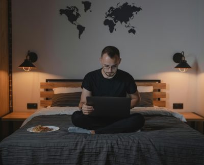 ¿Los trabajadores deben considerar los feriados dentro de sus vacaciones?