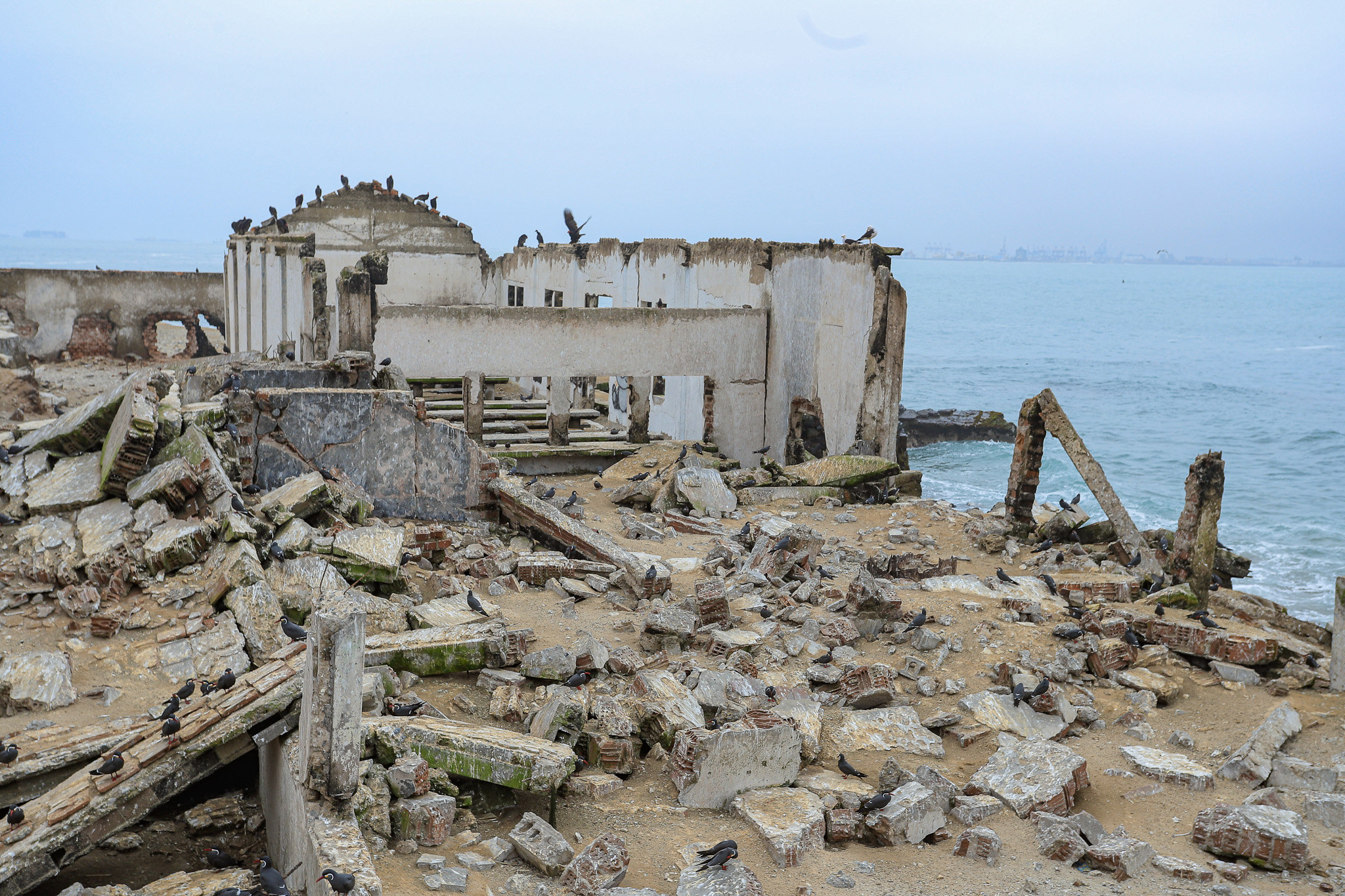 Gobierno busca reconstruir el establecimiento penitenciario en la isla El Frontón