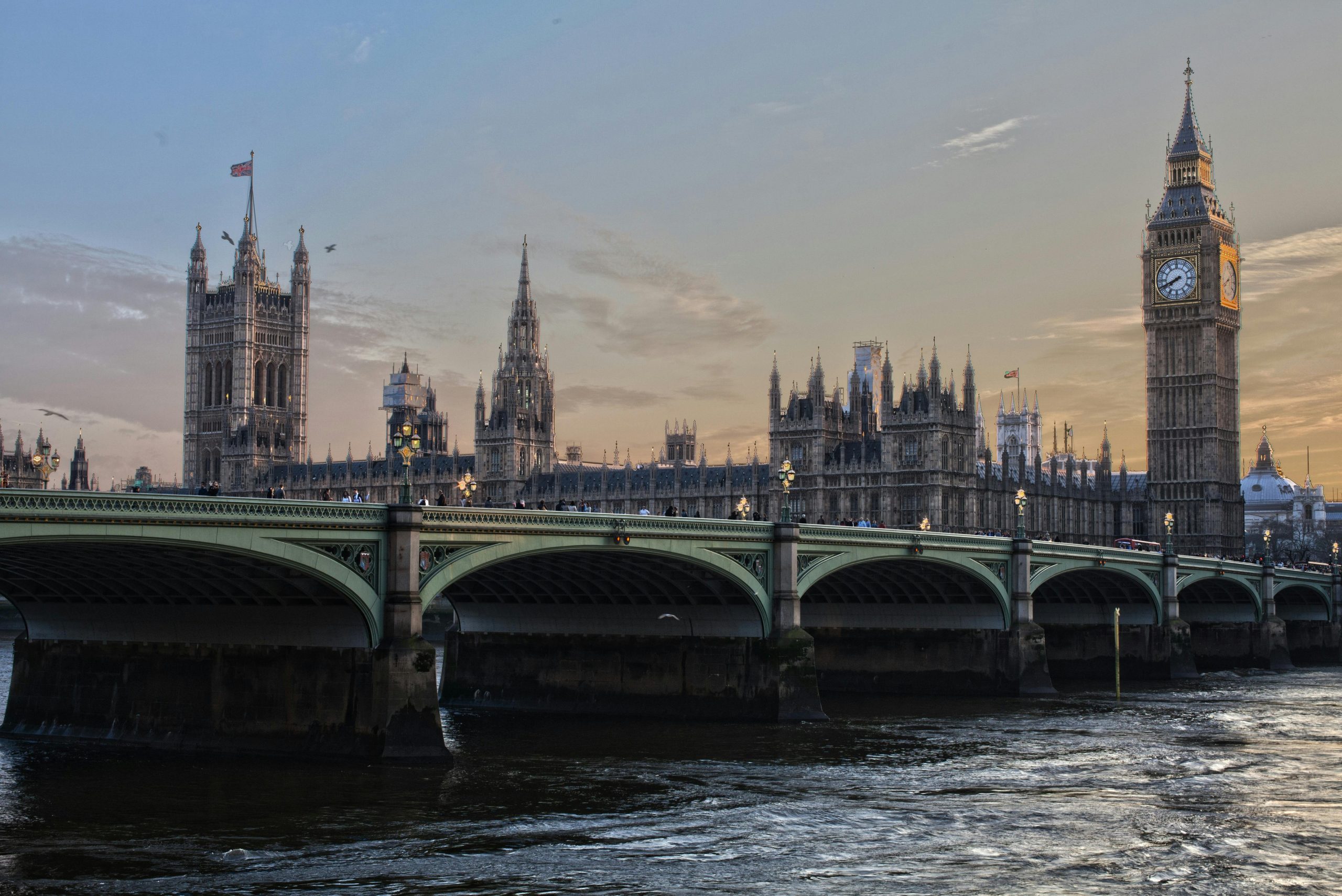 Más de 80 empresarios y autoridades llegan a Londres para promover inversiones