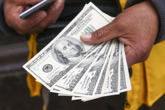 Precio del dólar registró varios picos a la baja esta semana