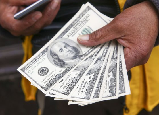 Precio del dólar registró varios picos a la baja esta semana