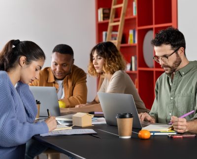 8 de cada 10 peruanos considera fundamental poder trabajar y estudiar al mismo tiempo