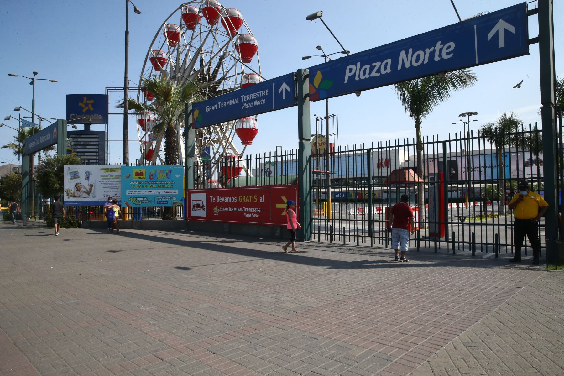 Indecopi multa a Plaza Norte por incumplir medida cautelar tras desprendimientos de techo del patio de comidas