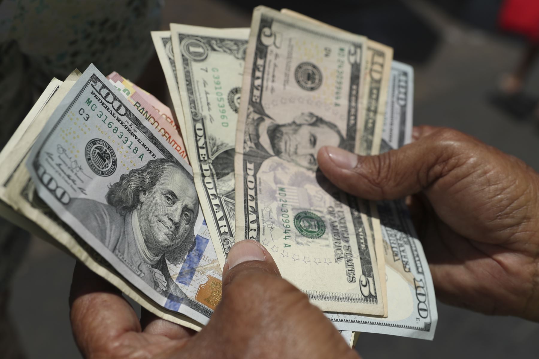 Dólar sigue a la baja y llega a S/ 3.46, su nivel más bajo desde marzo del 2016