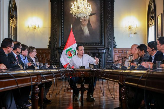 Sol sufrió una ligera baja al cierre de una semana convulsionada