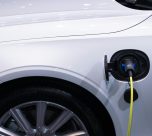 Vehículos eléctricos bajaron de precio hasta 40% en últimos 10 años a nivel mundial