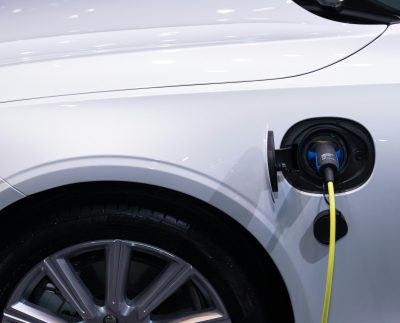 Vehículos eléctricos bajaron de precio hasta 40% en últimos 10 años a nivel mundial