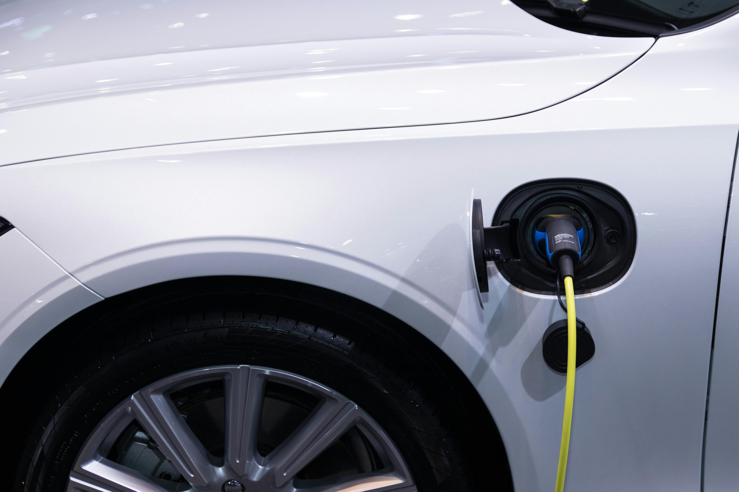 Vehículos eléctricos bajaron de precio hasta 40% en últimos 10 años a nivel mundial