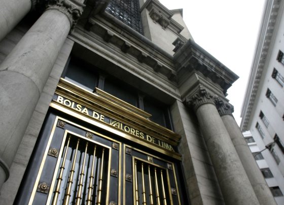 El impacto en el precio del dólar y la Bolsa de Valores de Lima ante la crisis política