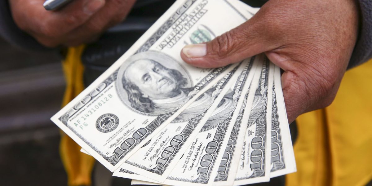 ¿Cómo aprovechar el precio del dólar para mejorar finanzas personales?