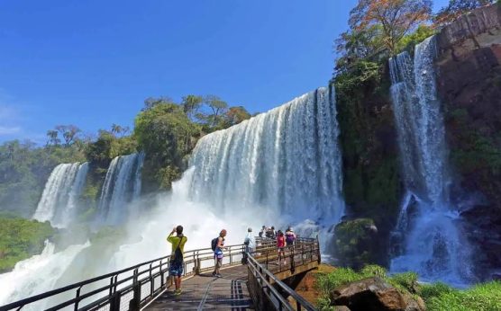 Low cost Flybondi aterriza en Perú y te acerca a los 4 imperdibles turísticos de Iguazú