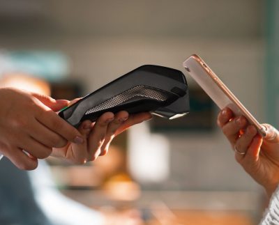 Cambio en la forma de comprar: 34% de la Generación Z compra desde redes sociales