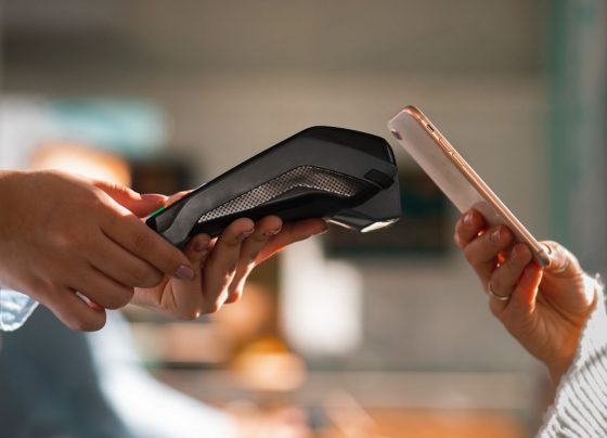 Cambio en la forma de comprar: 34% de la Generación Z compra desde redes sociales