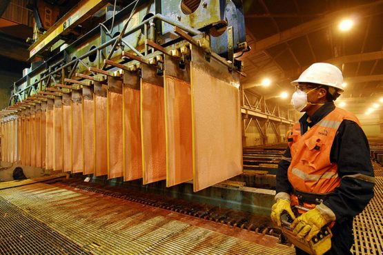 Tipo de cambio muestra leve retroceso en medio de volatilidad internacional y repunte de metales preciosos