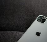 Sancionan a Saga Falabella por convertir un iPhone nuevo en un equipo "reacondicionado"