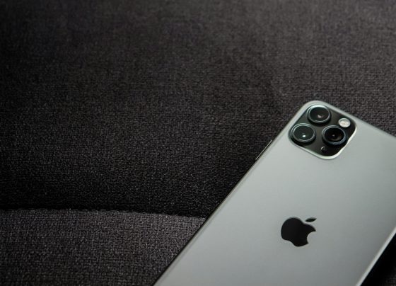 Sancionan a Saga Falabella por convertir un iPhone nuevo en un equipo "reacondicionado"